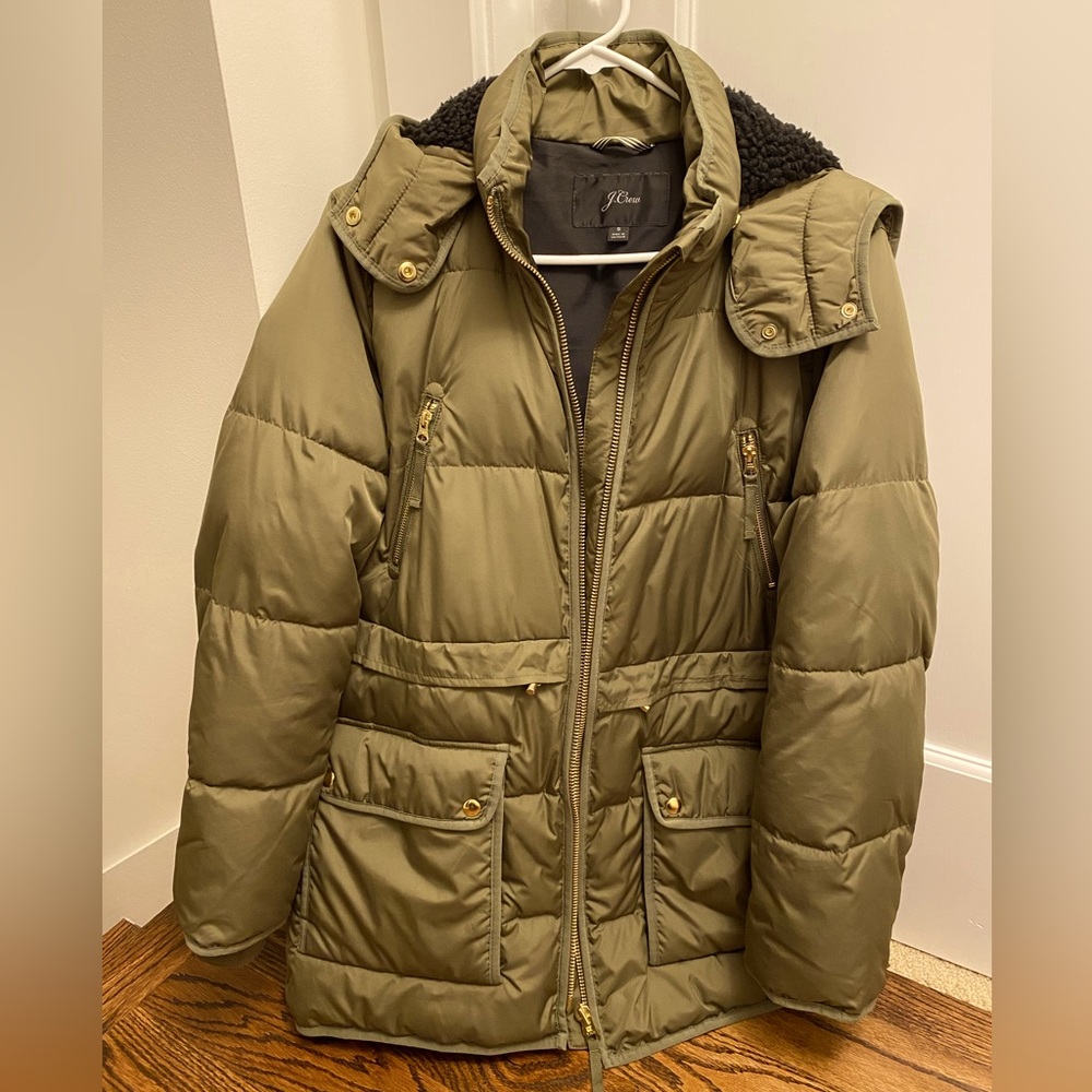 JCrew New Olive Green Puffer Coat, super warm and cozy, black fur hood, SMALL